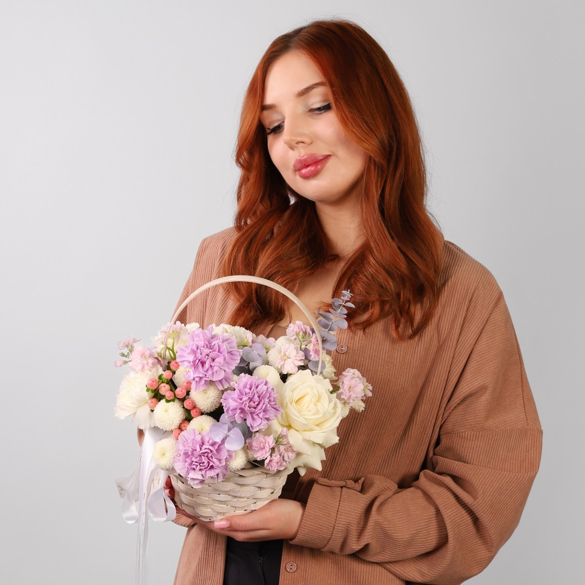 nedorogaya korzina s cvetami  5